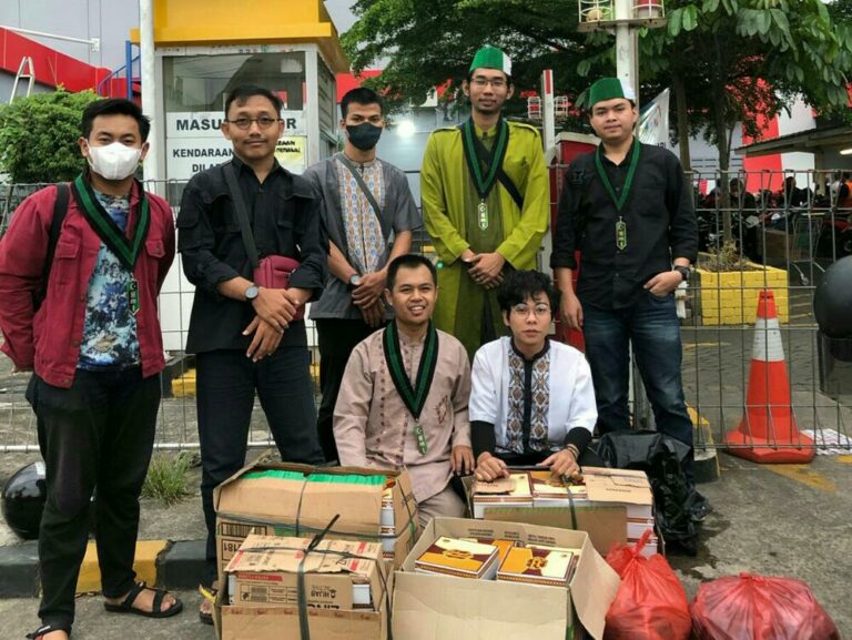 Tebar Kebaikan Dijalanan Hmi Cabang Bogor Berbagi Takjil Penapublik