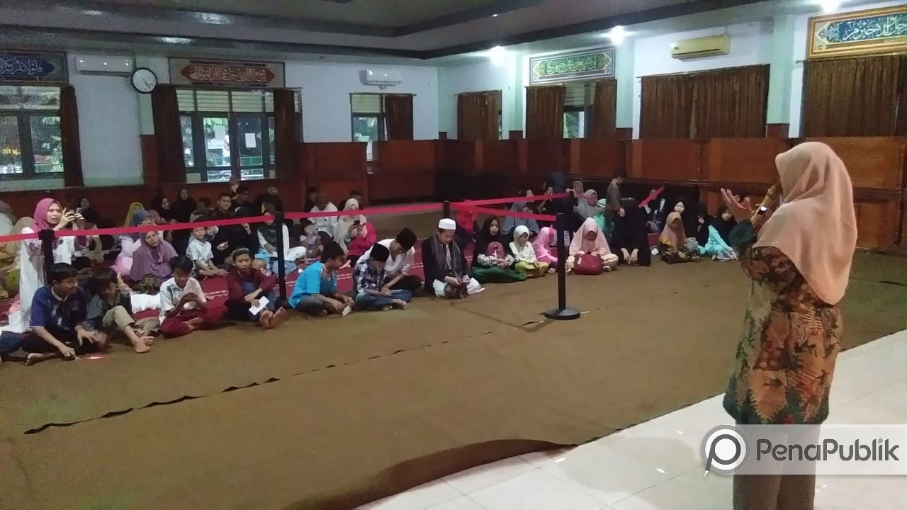 Ibu Imawati, Guru MAN 2 Kota Bogor sedang berikan sambutan