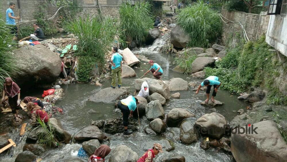 27 Juli Hari Sungai Nasional Aktivis Pepeling Miris Melihat Kondisi Sungai Cisarua Saat Ini 1.jpg