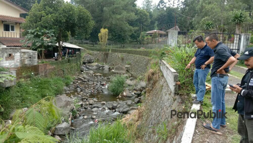 Soroti Sungai Cisarua Aktivis Lingkungan Puncak Sadis..tumpukan Sampah Didekat Pos Linmas Citeko 1.jpg