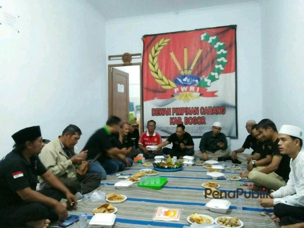Tasyakuran-Sekretariat-Ketua-PWRI-Kabupaten-Bogor-Ajak-Insan-Pers-Tingkatkan-Etos-Kerja-Jurnalistik.jpg