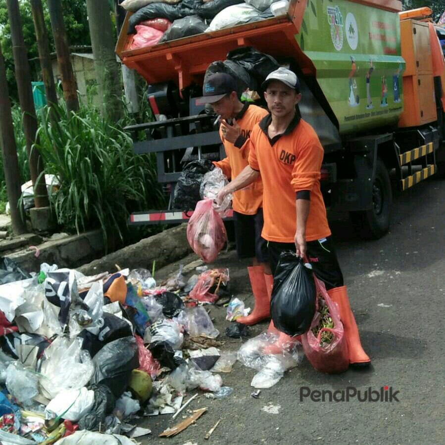Sampah Berserakan Disepanjang Jalan Ciawi Upt Dlh Lakukan Sapu Bersih 1.jpg