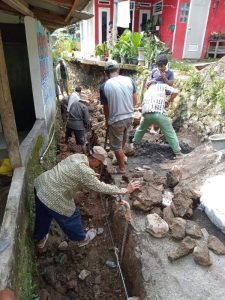 Atasi Banjir, Warga Kampung Arayak Cisarua Rasakan Manfaat Dana Kelurahan