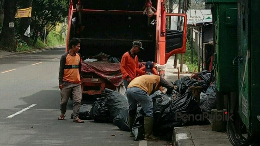 Aktivis Puncak Soroti Tumpukan Sampah Ini Upaya Upt Dlh Ciawi 1.jpg