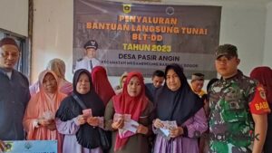Pemdes Pasir Angin Megamendung Salurkan BLT Dana Desa kepada 109 KPM