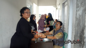 Atasi Stunting, 108 Warga Desa Sukakarya Terima Bantuan Pangan