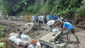 Bukan Dari Dana Desa, Warga Bojongmurni dan Jambuluwuk Swadaya Perbaiki Jalan Lingkungan