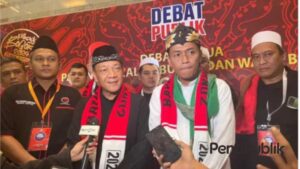 Saat Debat Pilkada, Paslon Bayu-Mus Beri Apresiasi Mantan Bupati Iwan Setiawan