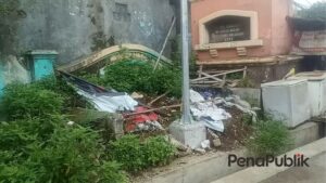 Aktivis WALHI Soroti Sampah APK Pasca Pilkada 2024