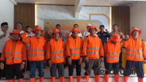 Dukung Program KDM, Kades Dedi Junaedi Kukuhkan 7 Petugas Kebersihan Lingkungan tingkat Desa