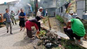 Peringati World Enviroment Day, Pemdes Cipayung Girang Gelar Aksi Bersih Sampah dan Tanam Pohon