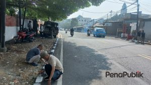 Jelang HUT RI ke 80, Pemerintah Kecamatan Ciawi Percantik Trotoar Jalan dan Bersihkan Sampah