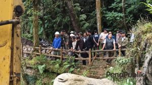 Air Hulu Sungai di Kawasan Puncak Diduga Tercemar, Puluhan Warga Cibeureum Sidak ke TSI