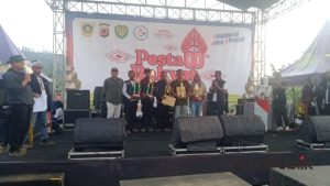 Inspiratif…SDN Cibeureum 3 Raih Juara Umum Marching Band Pesta Rakyat Kecamatan Cisarua