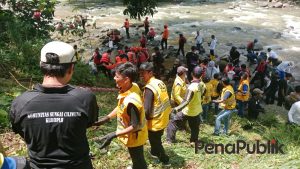 Bersama Komunitas Ciliwung, Kementerian Lingkungan Hidup Gandeng Pemkot Bogor Bebersih Sampah Sungai