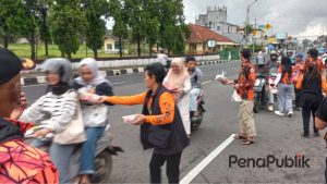 Jum’at Berkah, Pemuda Pancasila Kecamatan Megamendung Berbagi Ratusan Takjil